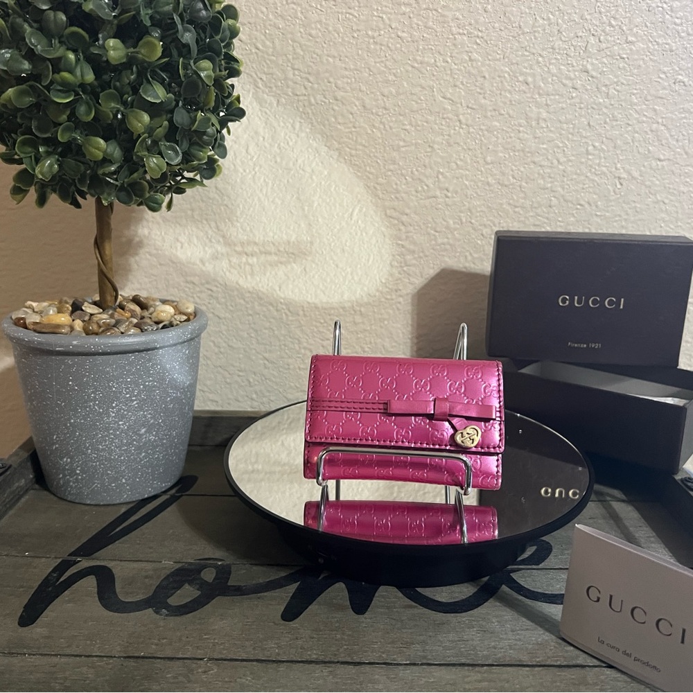 EUC  GUCCI ENAMEL Leather 6 KEY CASE PINK GG